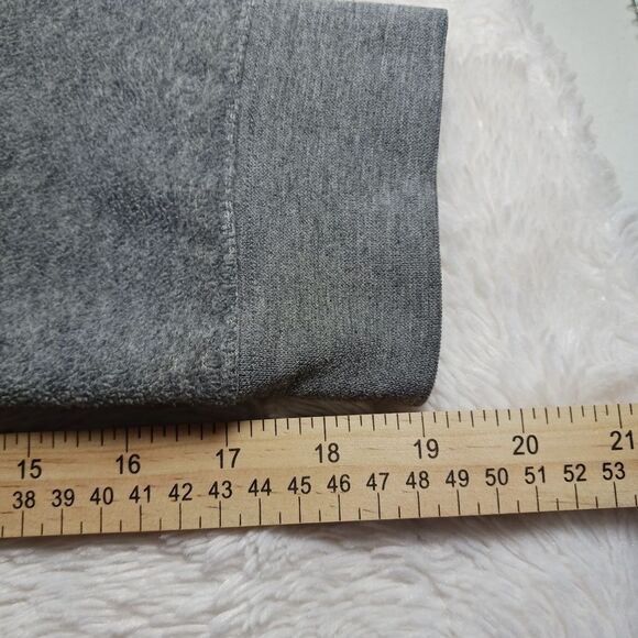 Old Navy Women's XL Pullover Hoodie with Embroidered Front Logo. - Picture 10 of 11